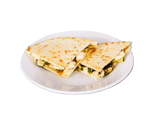 Piadina con zucchine grigliate, hummus e cipolla rossa