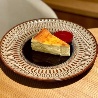 Баскський чізкейк з ягідним кюлі 