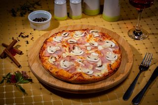 Pizza Prosciutto e Funghi