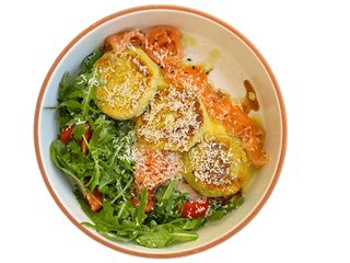 Сирники з лососем та соусом блю чіз (250g)