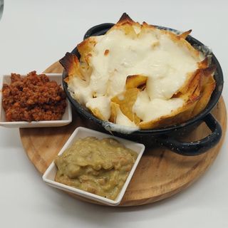 Els Nachos Amb Formatge Fos, Uacamole I Bolognese