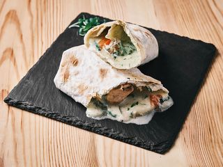 Лаваш з сиром та куркою (1/300	g)