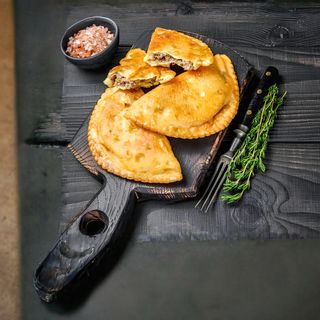 Чебурек з куркою та грибами