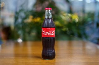 კოლა-კოლა კლასიკი შუშის ბოთლი 0.330ლ