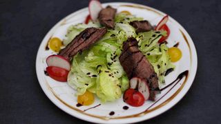 სტეიკის სალათი