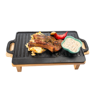 Cotlet de porc cu os, sos de ciuperci si cartof gratinat	