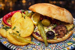 Sandwich Oeuf & Bnadek avec Boisson aux Choix