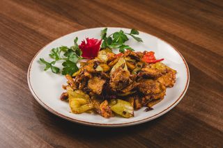 17a. Hrskava hobotnica sa crvenom i zelenom paprikom