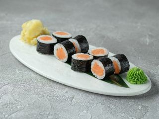 Макі з лососем