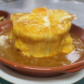 Francesinha de Frango Panado 