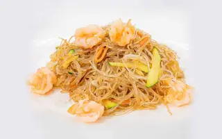 Spaghetti di riso saltati con gamberi, verdure e uovo + Edamame