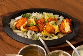 12 Pollo Relleno de Queso/Chicken And Cheese Tikka