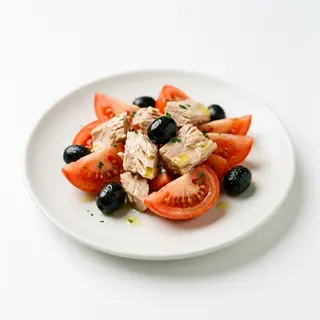 Ensalada De Tomate, Atún Y Aceitunas Negras