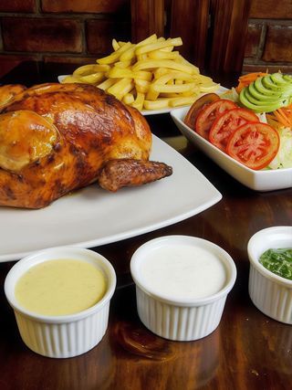 Pollo A La Brasa Más Patatas Ensalada Y Cremas