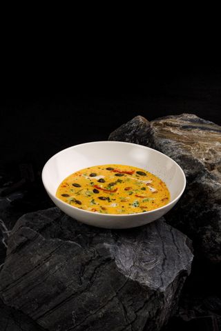 Supă cremă de dovleac cu avocado și roșii uscate