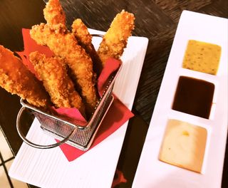 Solomillo de Pollo Extra Crujiente (3 Salsas)