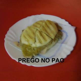Prego no Pão com Ovo