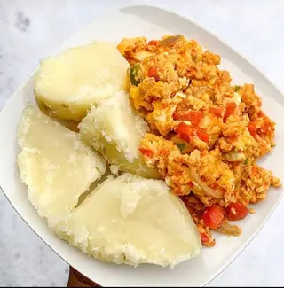 Boiled yam and egg sauce 