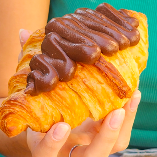 Croissant mantequilla y mermelada 