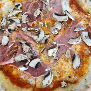 Pizza Prosciutto y funghi