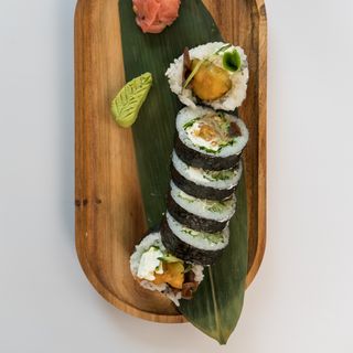 Futomaki boczniak w tempurze