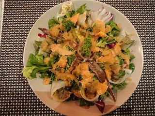 Ensalada de pescados ahumados  