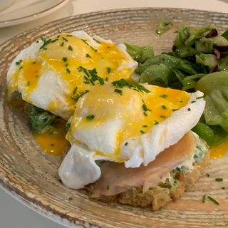 Poširana jaja sa lososom i spanaćem 400g