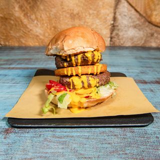 14. Mina loca burger