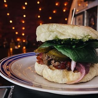 Сендвіч з телятиною (180 гр)