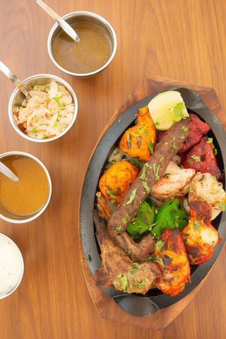 17 Parrillada Mixta Tandoori/Tandoori Mixed Grill