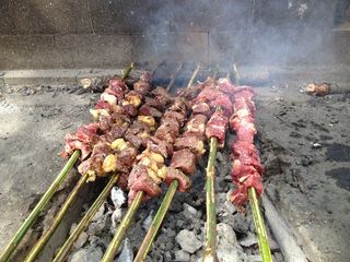 Espetada de Vaca em Pau de Louro à Madeirense
