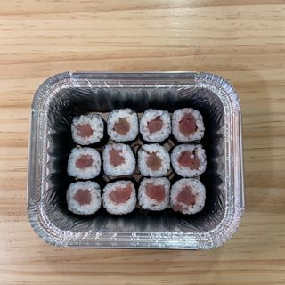 28. Makis con atún (12 uds.)