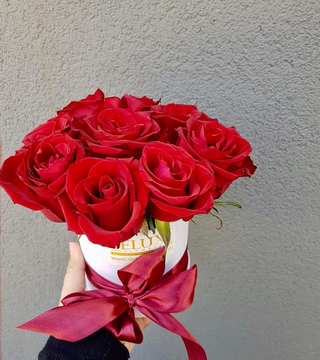 Cutie rotunda 9 trandafiri