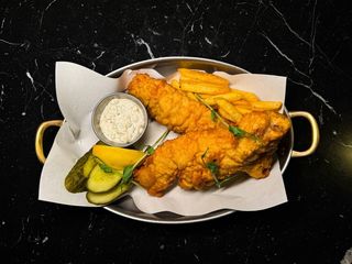 Риба у пивному клярі та картопля (400г)