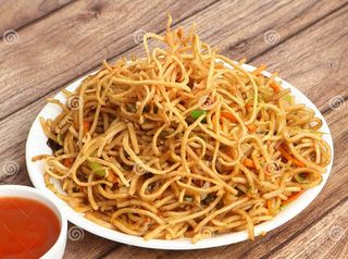 Makaron chow z warzywami