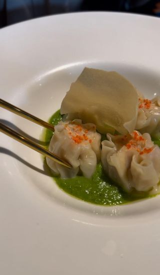 Shaomai di gamberi con crema verde