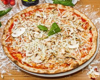 Pizza bio funghi e ricotta