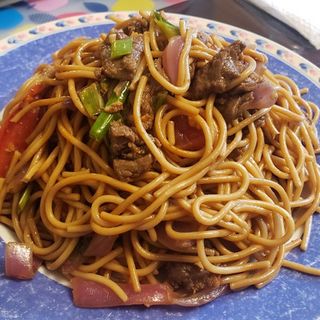 Tallarín salteado de ternera