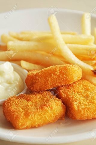 4 Nuggets + Frites + Jus + Gâteau