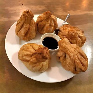 შემწვარი ხინკალი აზიურად სოუსით 5 ც.