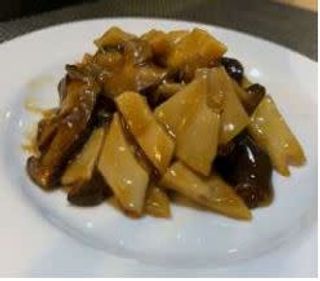 453. Funghi e bambù