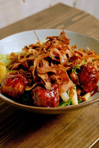 Теплий салат з хрустким курчам яннем (380г)