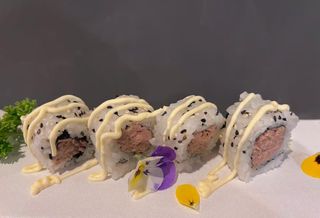 37. Uramaki tonno cotto