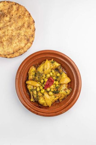 Tagine De Poulet Fermier Au Citron Et Olives