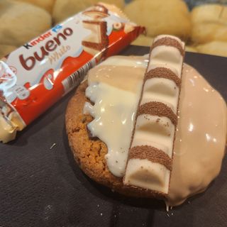 Crumble cookies Kinder Bueno White 