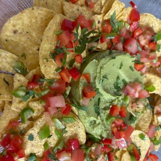 Nachos Con Guacamole
