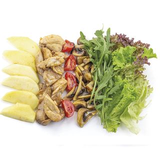 Салат з м'ясом курчати (300г)