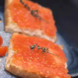 Pan Cristal Con Tomate