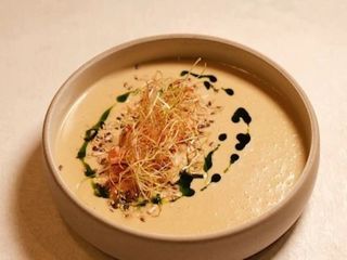 Supă cremă de praz, somon şi gorgonzola