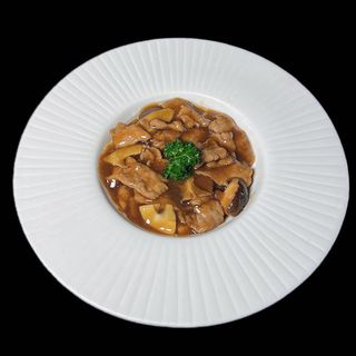 174. Manzo con bambù e funghi
